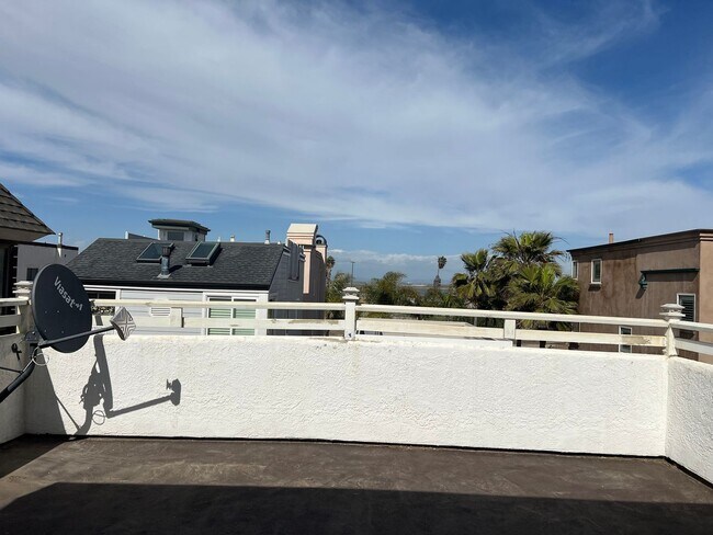 Building Photo - Surfside Colony Gated Community - Tri-Level Beachfront | 4Bd/2.5Ba | Ocean Views