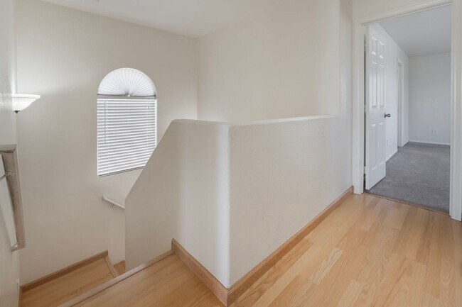 Building Photo - Beautiful Home in a Corner Lot!