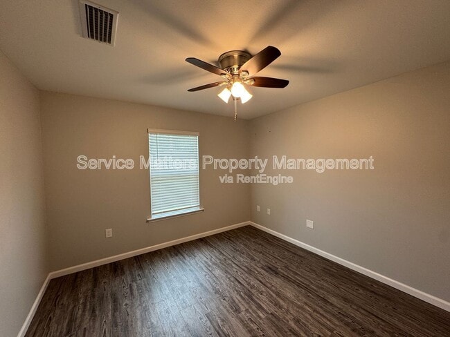 Building Photo - 6850 Stirrup Ln