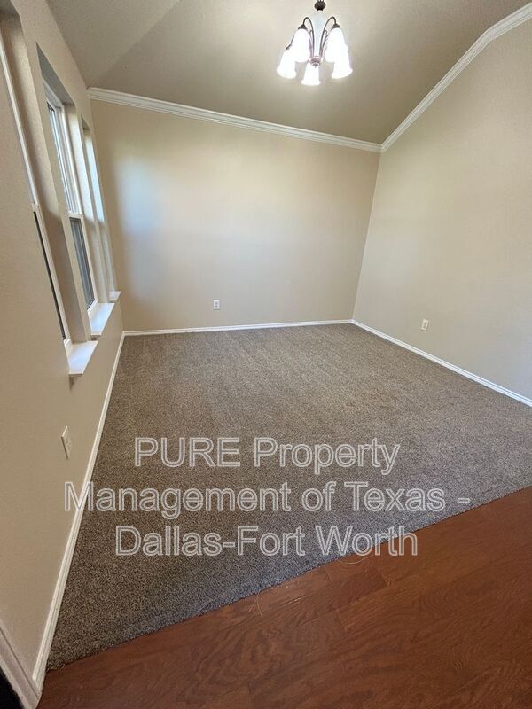 Building Photo - 7628 Hollow Forest Dr