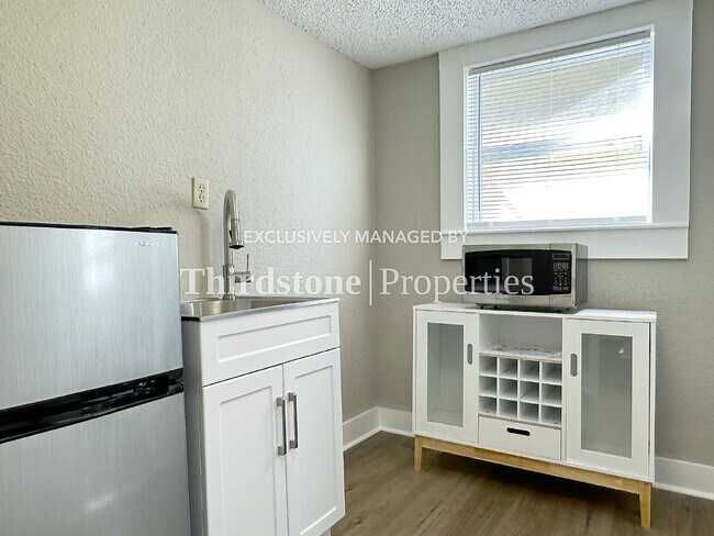 Building Photo - 459 W 59th St