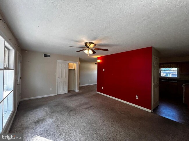 Building Photo - 985 Tasker Rd
