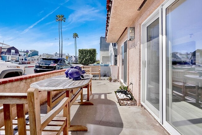 Building Photo - 618 W Balboa Blvd