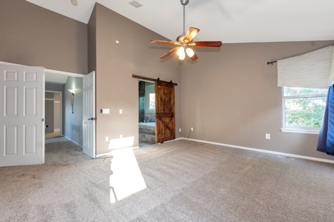 Building Photo - Charming 6 beds 3 baths in Denver!