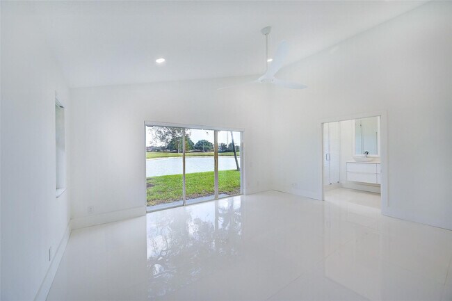 Building Photo - 6014 Golf Villas Dr