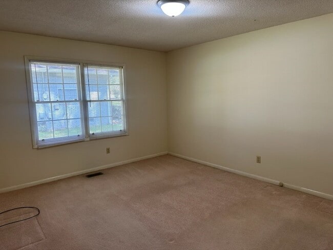 Building Photo - 2118 Wimbledon Dr