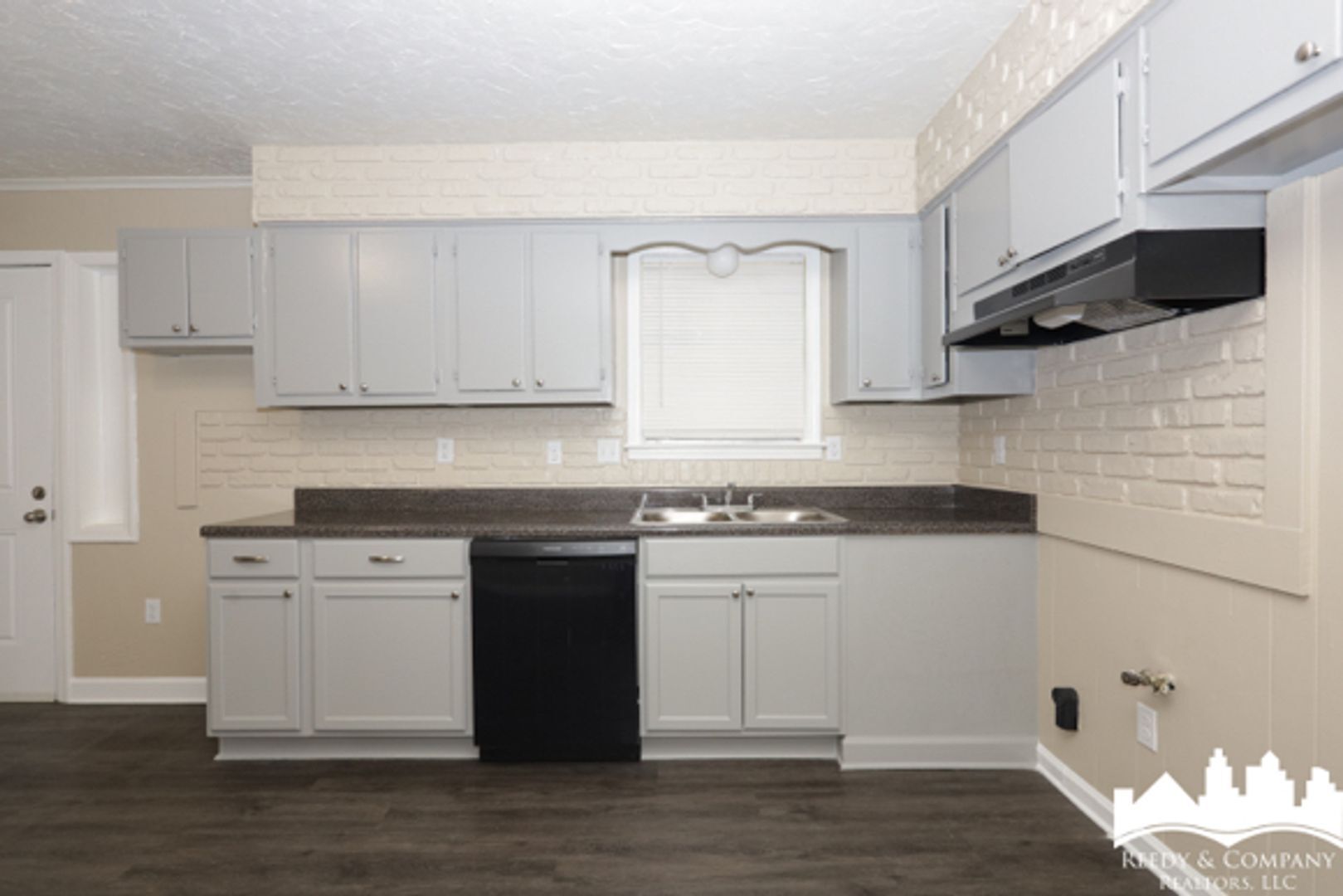 Building Photo - 6465 Forest Glen Dr