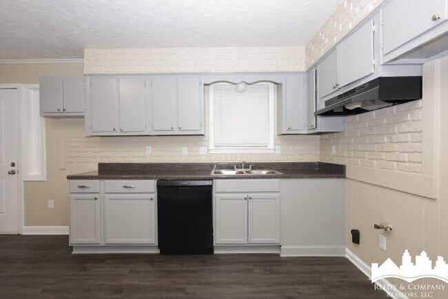 Building Photo - 6465 Forest Glen Dr