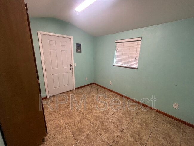 Building Photo - 5349 Vichy Cir