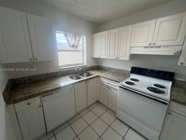 Building Photo - 5100 SW 41st St