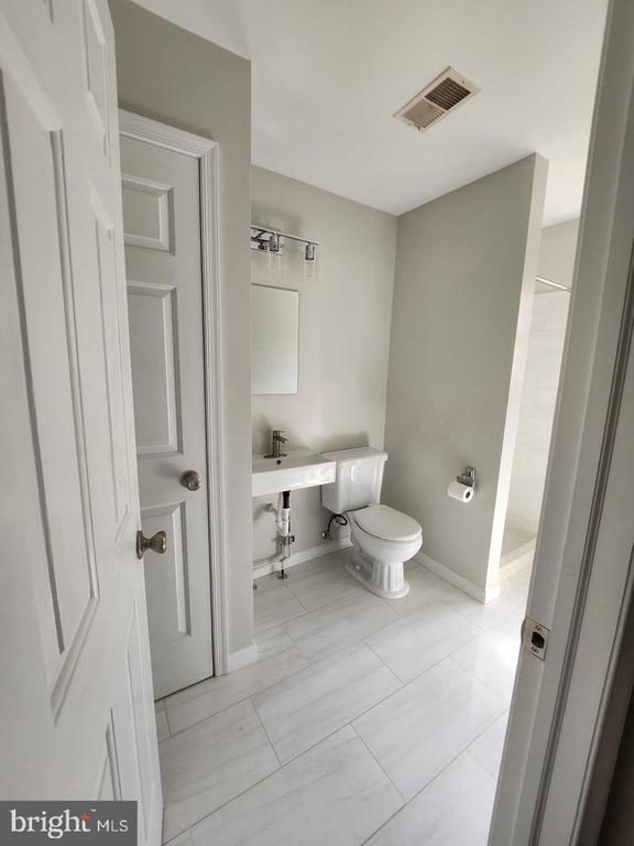 Building Photo - 10 W All Saints St