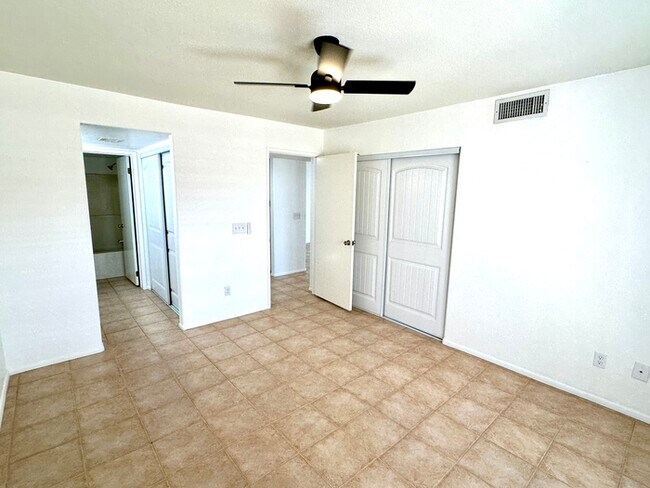 Building Photo - Welcome to this charming 2-bedroom, 2-bath condo in a gated Ventana Condominiums