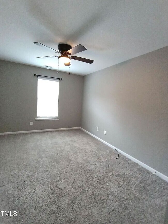 Building Photo - Sought After Riverwood Townhome!