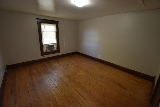 Building Photo - 3 Bedroom Home in the Country