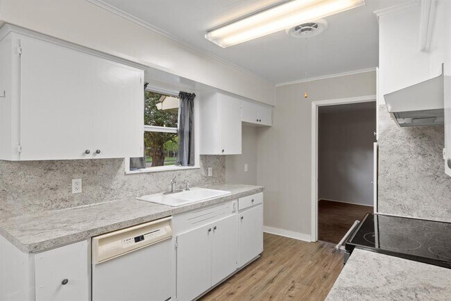 Building Photo - 1519 Everitt St
