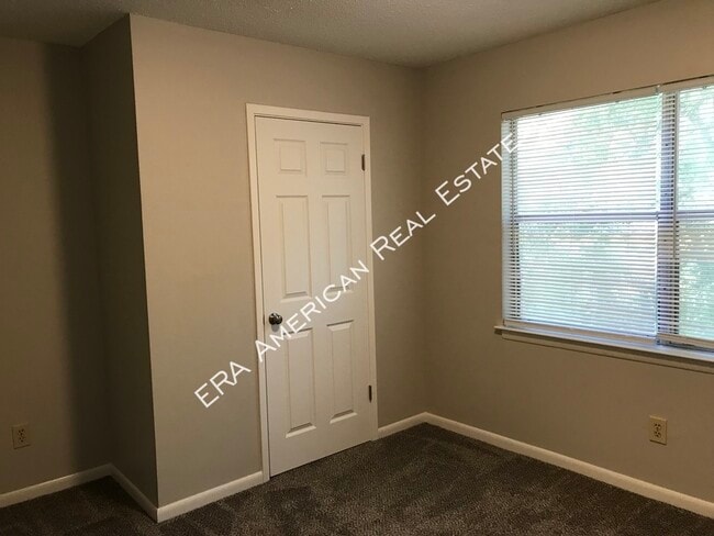 Building Photo - 571 Woodlow Rd