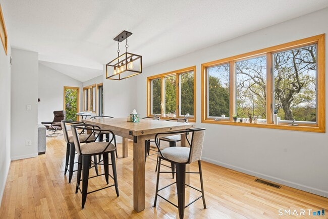 Building Photo - 39 Brightwood Ln