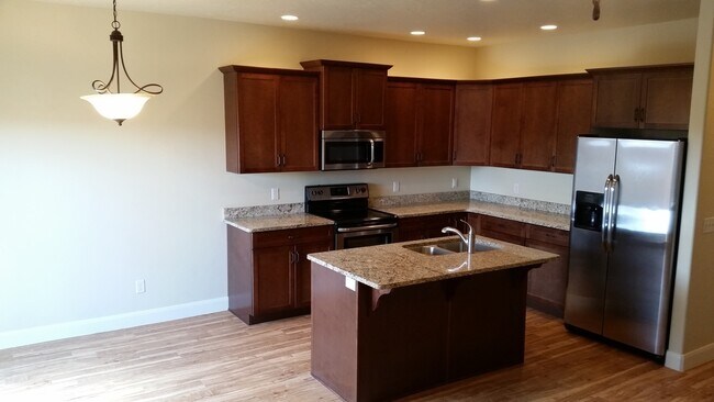 Building Photo - 2528 Manzoni Road