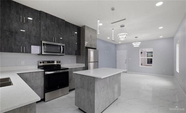 Building Photo - 18 South Dr