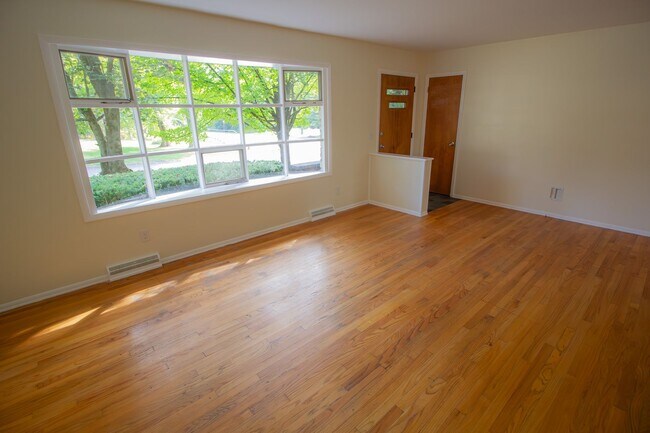 Building Photo - 57 Sherwood Dr