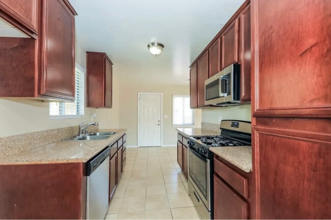 Building Photo - 2815 St Elmo Dr