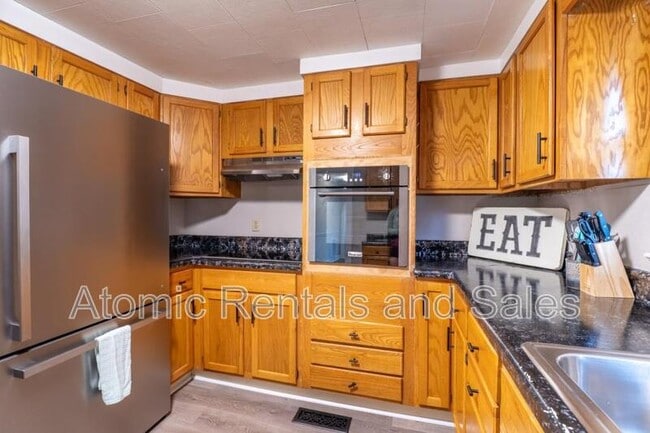 Building Photo - 703 W 2nd Ave