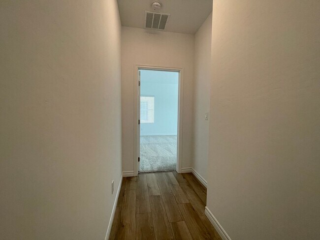 Building Photo - GATED 2 BED 2.5 BATH 2 CAR GARAGE 2 FLOOR TOWNHOUSE IN HENDERSON