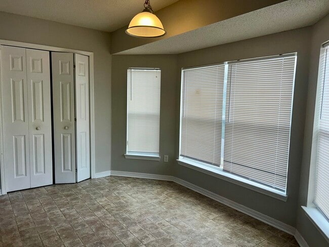 Building Photo - 218 Trish Dr