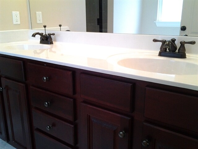 Building Photo - 824 Daybreak Dr