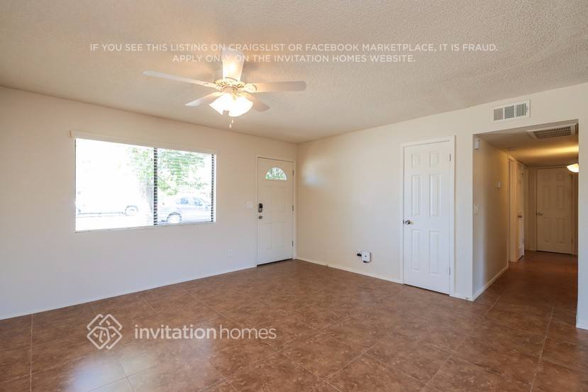 Building Photo - 955 S Pioneer