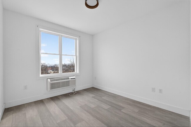 Building Photo - 43-45-45 W 32nd St