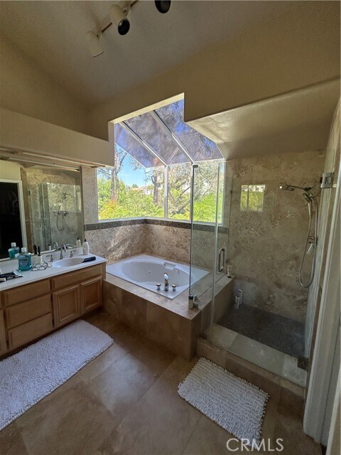 Building Photo - 1046 S Mountcrest Ct