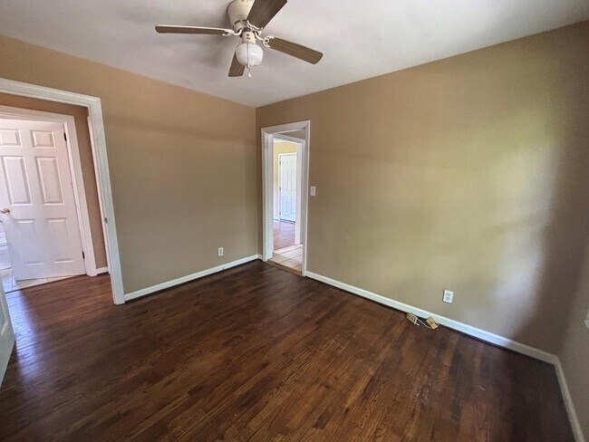 Building Photo - 2223 Dillard St