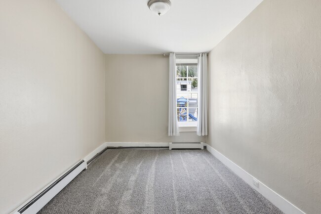 Building Photo - 401 Rose St