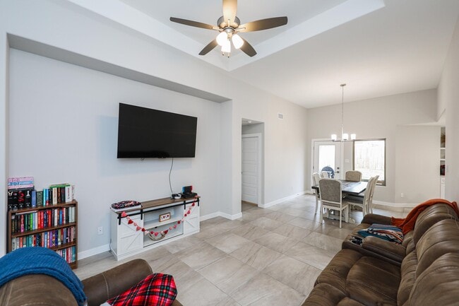 Building Photo - 1025 La Muralla St