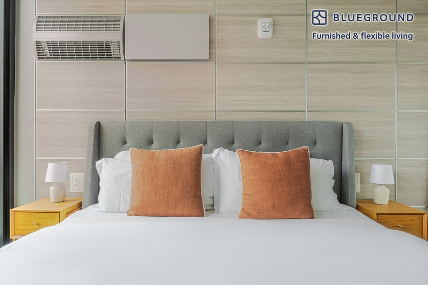 Building Photo - 303 Battery St