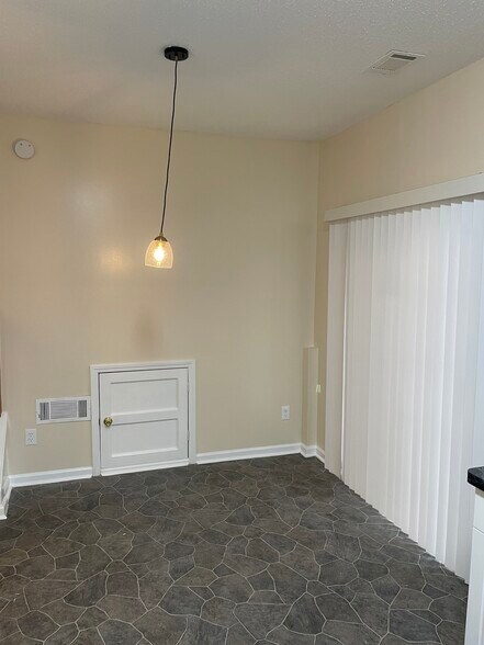 Dining room area - 1716 Graywood Dr SE