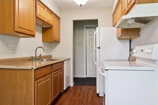 Building Photo - 935 11th Ave S