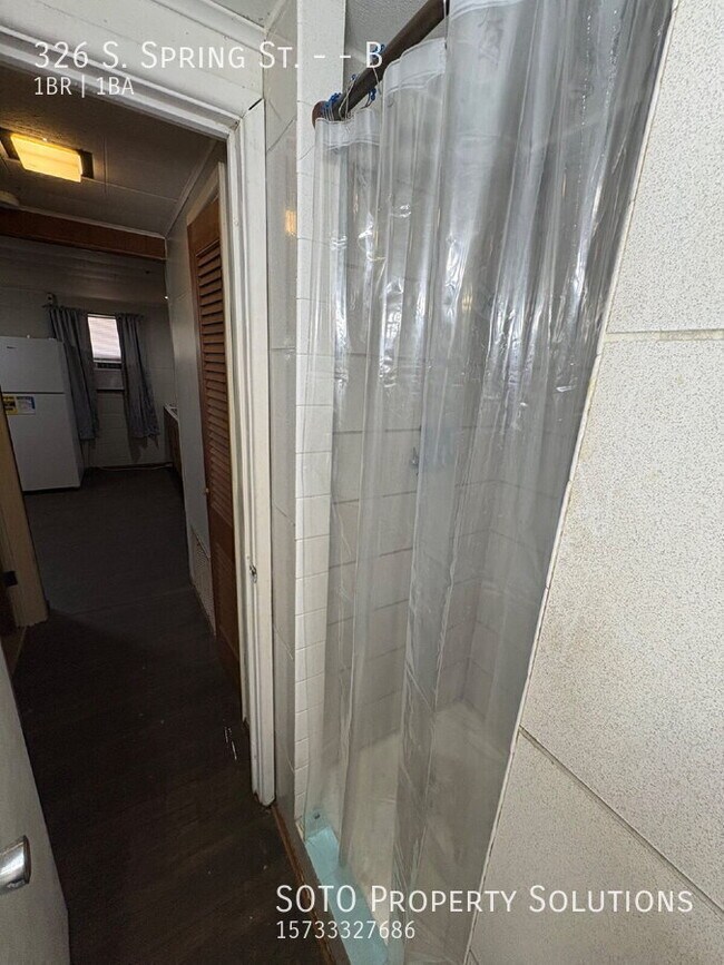 Building Photo - 326 S Spring St