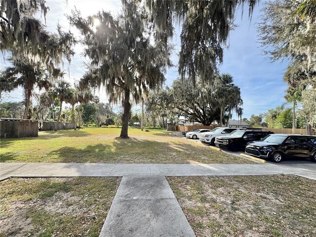 Building Photo - 2346 Section Dr