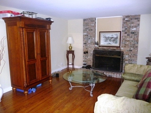 Building Photo - Spacious Somerset Home Near Top Schools an...