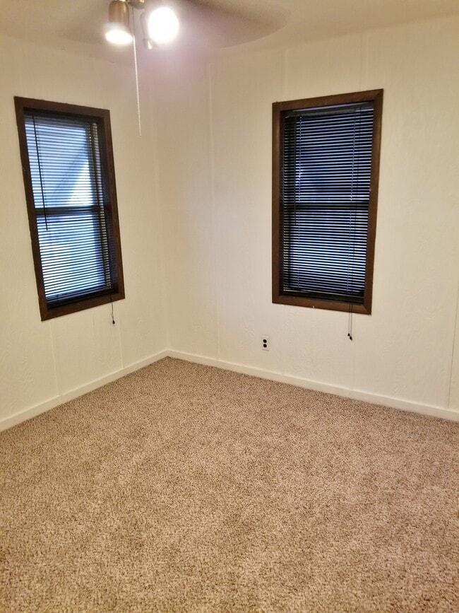 Building Photo - Very nice 3BR Rancher with appliances near Shunga Trails!