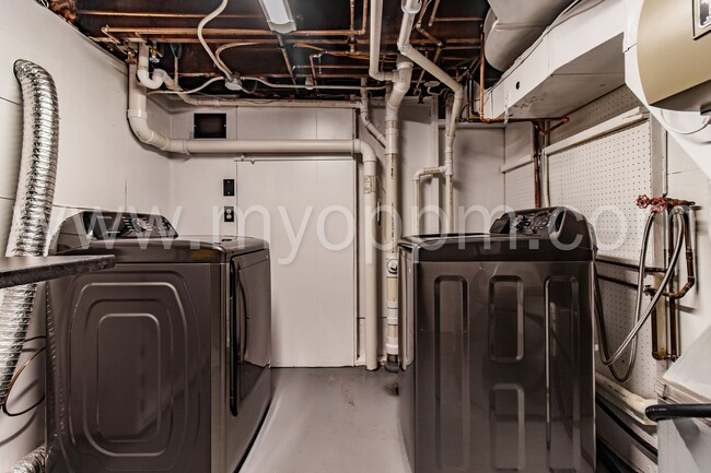 Building Photo - Completely Remodeled! 3 Bedroom / 3 Bathro...