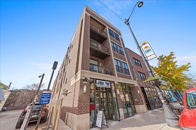 Primary Photo - 3122 N Broadway