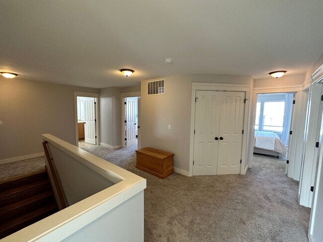 Building Photo - 7731 McKinley Loop NE