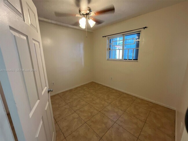 Building Photo - 5300 W 21st Ct