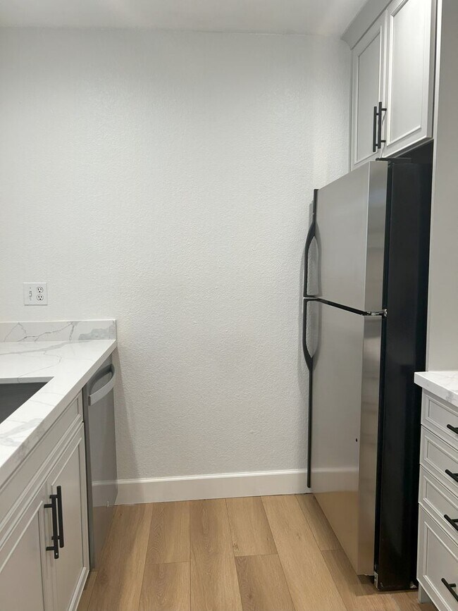 Building Photo - 2 Bedroom/2 bath Condo in the Mission de L...