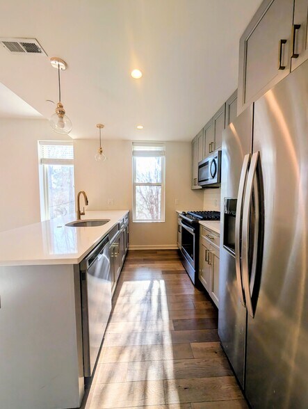 Building Photo - 1500 N American St