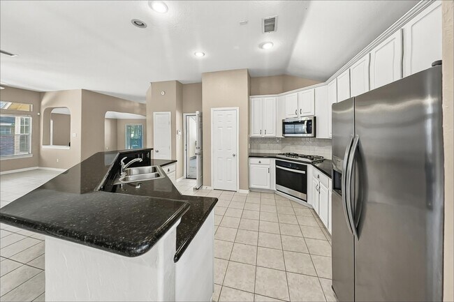 Building Photo - 5 Paddock Pines Pl