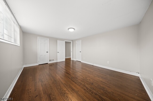 Building Photo - 339 N 6th St